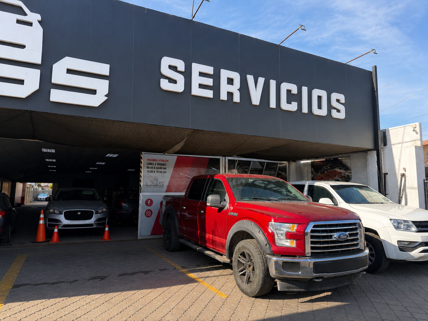 Fachada del taller LSS Automotriz en Av. Balmaceda 4520, La Serena
